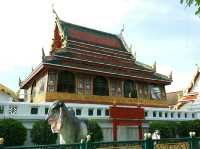 ด้วยศรัทธาเดินขึ้นภูเขาทอง  วัดสระเกศ