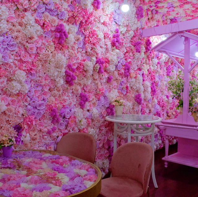 คาเฟ่ที่ตกแต่งดอกไม้ทั้งร้านสีสันสวยงามมากภูเก็ต คาเฟ่ที่ตกแต่งดอกไม้ทั้งร้านสีสันสวยงามมากภูเก็ต