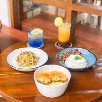 KAMAN COFFEE ROASTERY| A COMFORTABLE COFFEE SHOP FOR WFC IN DEPOK