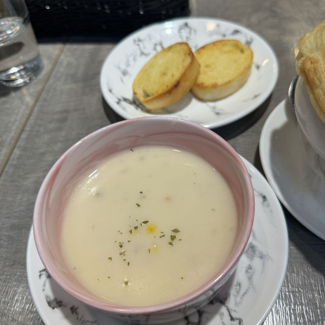新北市新莊的創意義大利🇮🇹料理菲斯特義式料理餐廳！簡約時尚！
