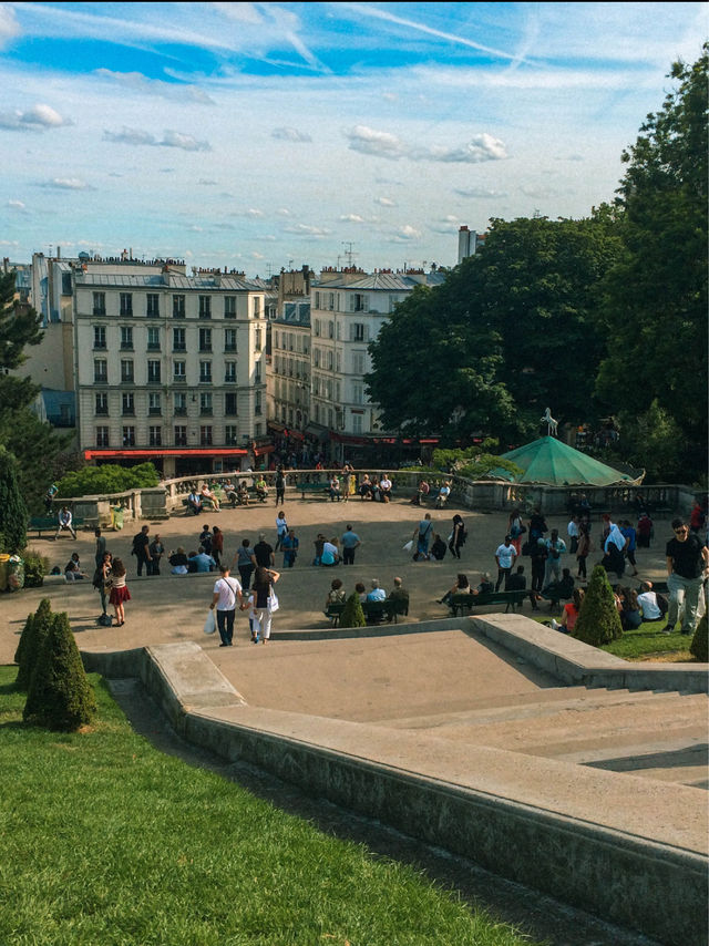 Hiking up to the Sacre Cœur in Paris, France 🇫🇷