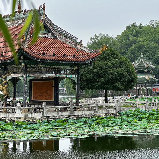 泉湖公園：詩意水榭