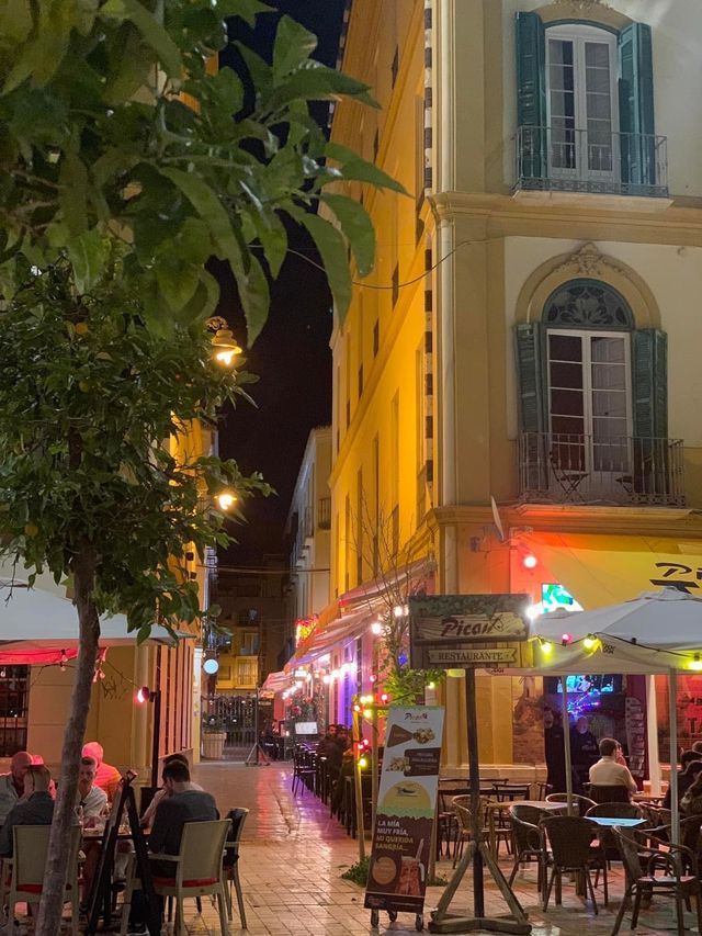 💙Stunning Spanish square in town💙Great for drinks and food! 