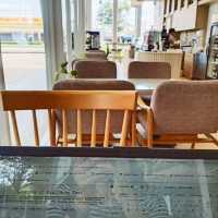 นั่งทำงานชิวๆที่ แคนทารี่ คิทเช่น กบินทร์บุรี