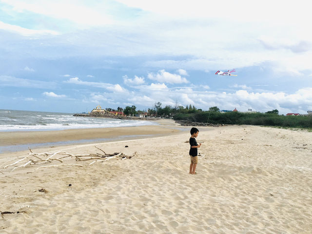 หาดปึกเตียน หาดสวยใกล้กรุงเทพฯ