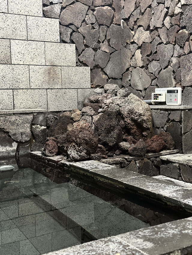 Recharge in hot springs near Mt. Fuji 🗻