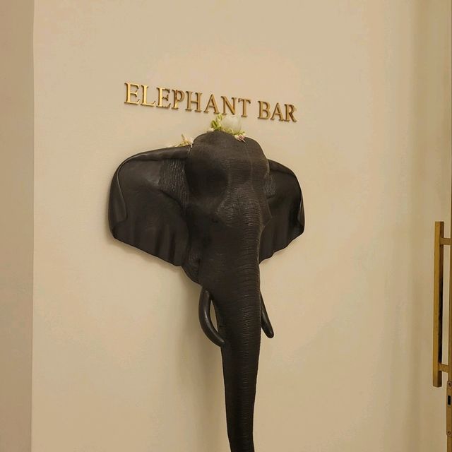 金邊萊佛士 Elephant Bar，世界30大酒吧
