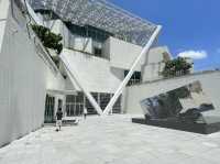 臺南中西區 純白色設計建築就是吸引眼球 臺南市美術館二館