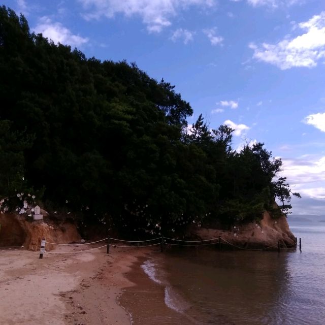 【香川】潮が織りなす幻想の道「小豆島エンジェルロード」
