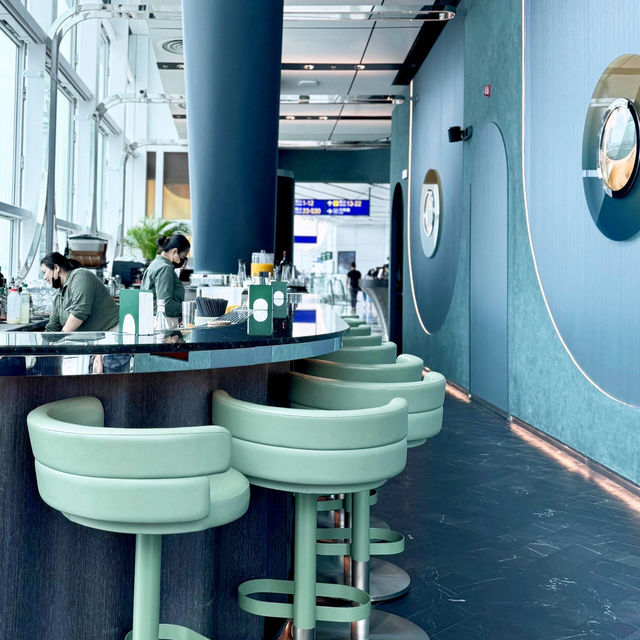 Chill in airport@Intervals Bar