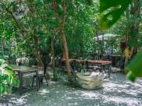 คาเฟ่ในสวนกลางเมืองกรุง