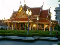 ชมความงาม..ลานพลับพลามหาเจษฎาบดินทร์