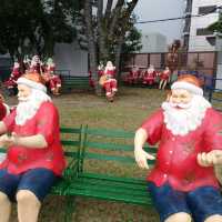 たくさんのサンタクロース！「天神クリスマスマーケット」