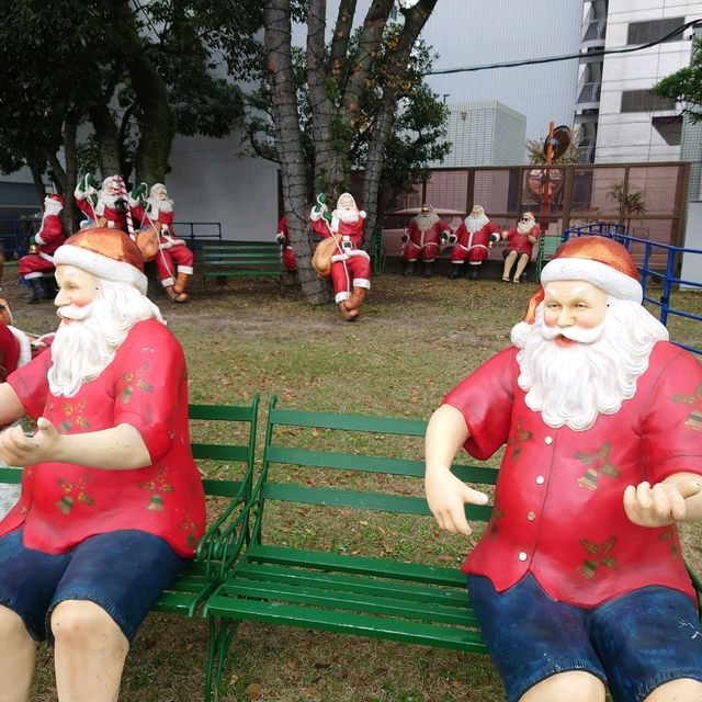 たくさんのサンタクロース！「天神クリスマスマーケット」