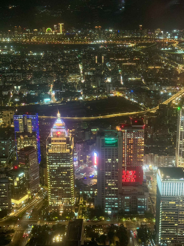 台北101展望台｜夜景とフォトスポットが満載の絶景スポット✨