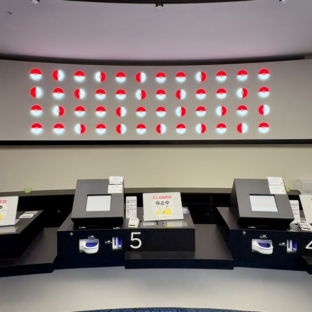 沖繩Pokemon Center-大型風速狗及椰樹蛋店外迎賓