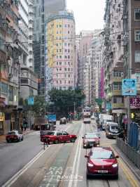 เช้าวันศุกร์แสนสงบในย่าน Wan Chai ฮ่องกงในวันหยุด