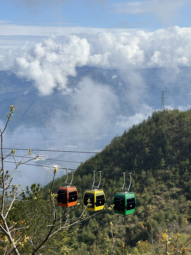🇨🇳 Nature's Masterpiece: Exploring Three Gorges on Land