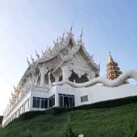 สักการะองค์พระโพธิสัตว์เจ้าแม่กวนอิม