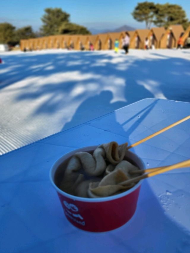 하루종일 먹고 즐기는 홍천 눈썰매장