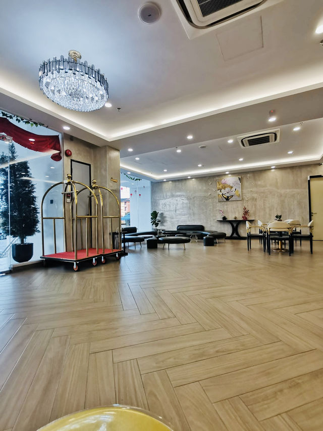 New Perfect Minimalist Hotel in Town