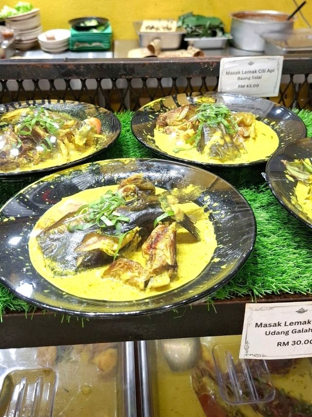 A FLAVOR EXPLOSION IN SULTAN SALAI RESTAURANT, MELAKA
