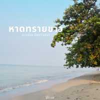 หาดทรายขาว หนึ่งในหาดที่สงบมากทรายขาวสมชื่อ