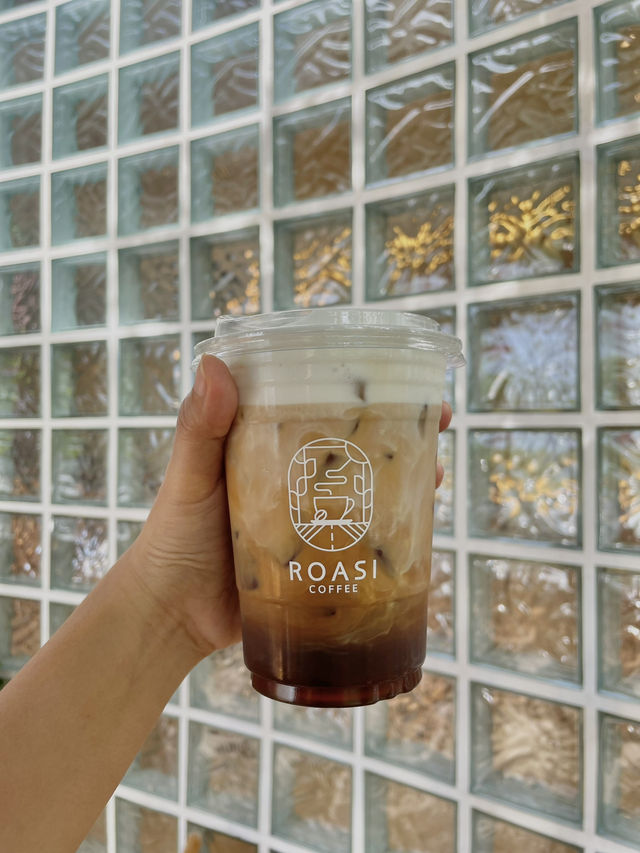 แวะพักเติมคาเฟอีนก่อนเข้ากรุง ที่ Roasi Coffee