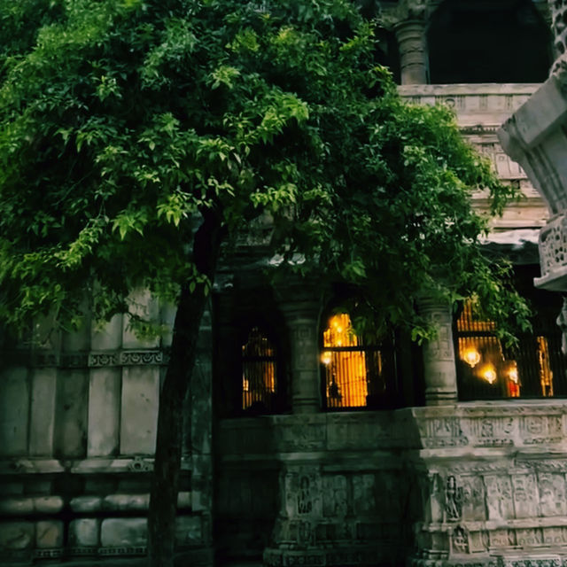 千年以上の歴史を誇るシヴァ神の神聖な寺院🕉