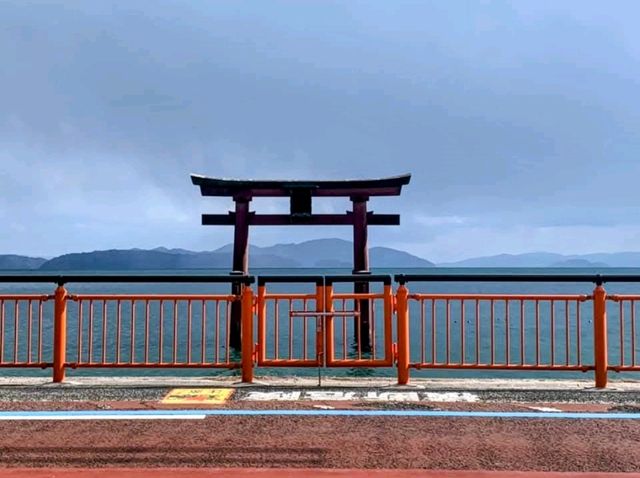 琵琶湖畔的海上鳥居，滋賀縣近江的白鬚神社