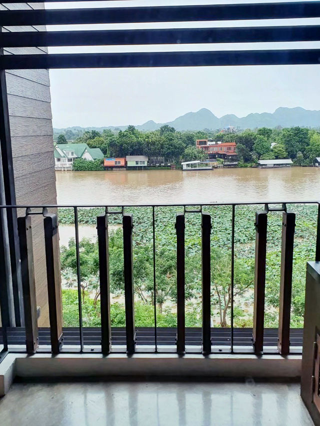 ที่พักใจกลางเมืองกาญ แช่อ่างดูวิวแม่น้ำฟินๆ