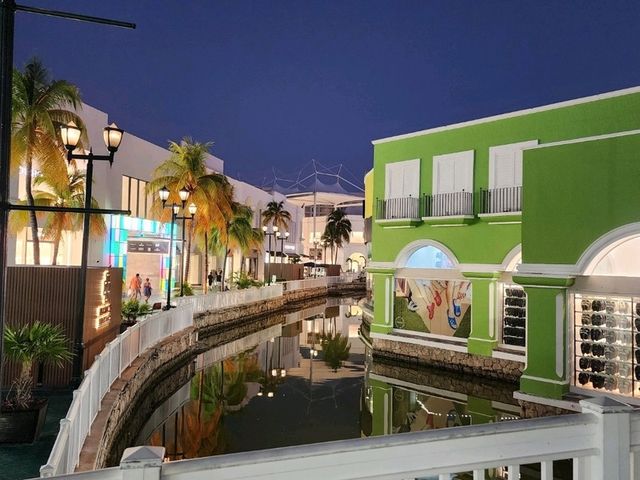 カンクーンのおすすめスポット！LA ISLAショッピングモールで楽しむショッピングとグルメ