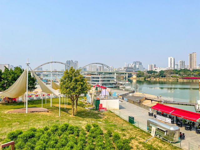 난닝 강변의 항구공원...