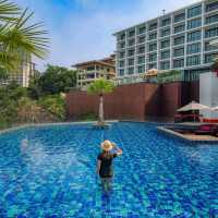 โรงแรมวิวทะเล สระว่ายน้ำสองสระ พัทยา