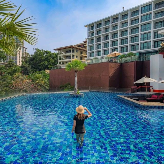 โรงแรมวิวทะเล สระว่ายน้ำสองสระ พัทยา