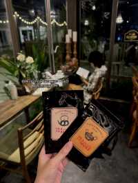 พาไปนั่งอ่านหนังสือในร้านที่หอมชามาก!