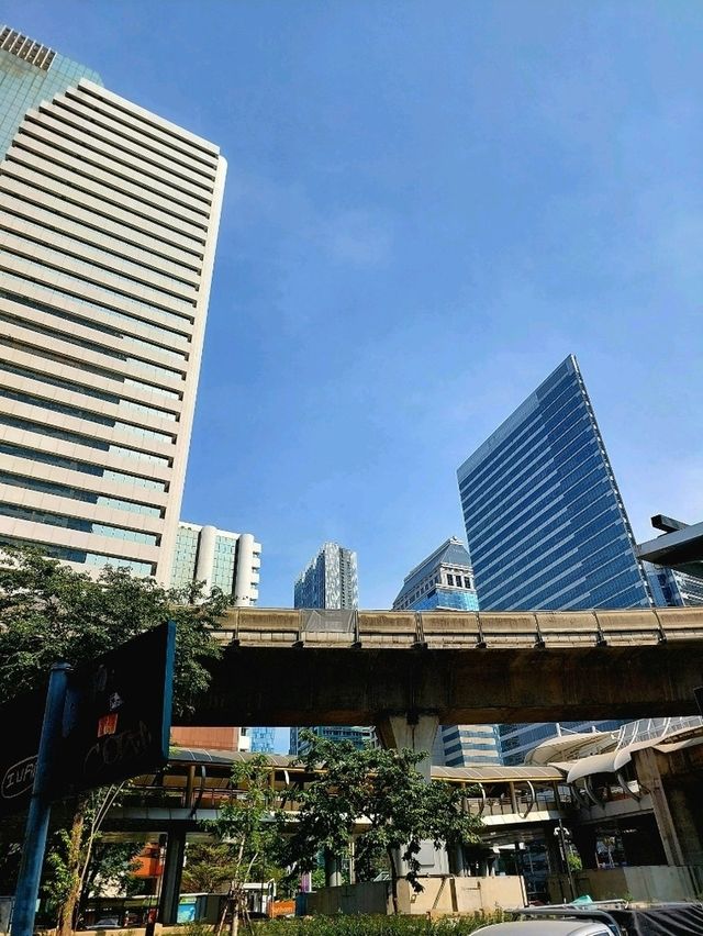 First Impressions of Sathon 🏙 – A Journey Begins in the Heart of Bangkok