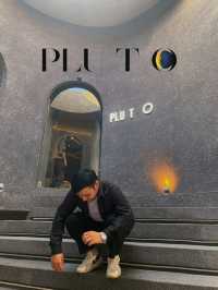 PLU T O