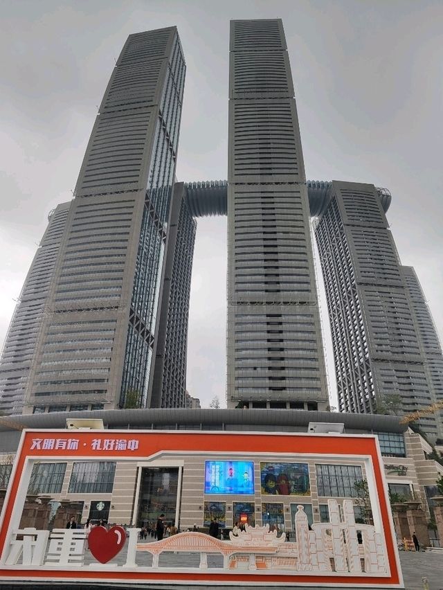 在來福士大樓觀景台俯瞰朝天門廣場