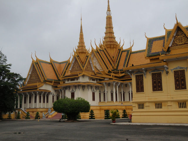 A Quiet Day at the Royal Palace 