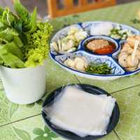 ร้านก็อร่อยแหนมเนือง – เวียดนาม-อีสาน-ไทย ริมน้ำ