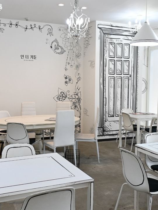 【鶴橋】まるで絵本の世界⁉️全部モノクロの不思議カフェ☕️🖤