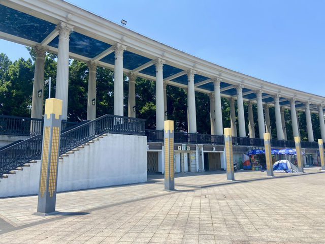 新橋市民廣場✨🏛️ 欣賞建築美學和享受自然風光🏺🌴