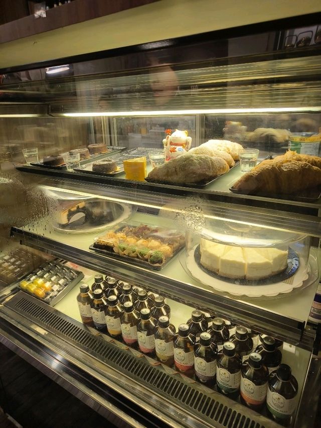 Vintage Vibes & Pasta Perfection in JB!
