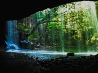 幻想的な「水のカーテン」  〜熊本・鍋ヶ滝〜