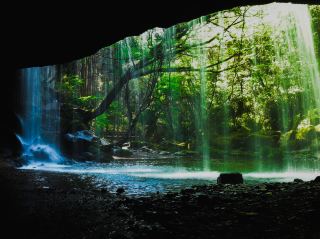 Fantasy "Water Curtain" ~ Nabegataki Waterfall in Kumamoto ~