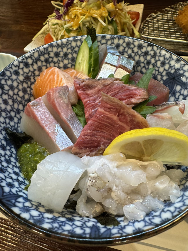 【北九州グルメ】肉も刺身もご飯も野菜も！いろいろ楽しめる定食屋さん🍚