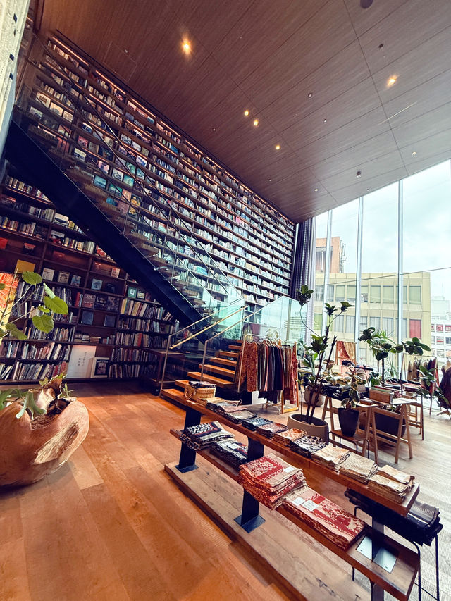 世界最美書店之一 (蔦屋書店)