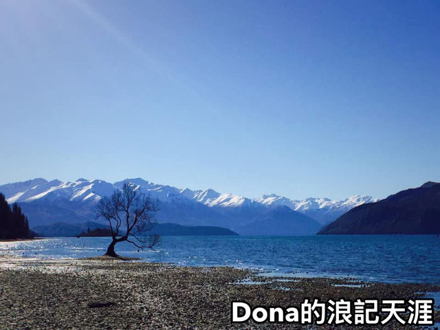 📍紐西蘭南島。瓦納卡湖｜湖畔的藍與白