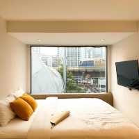 Yello Rooms Hotel ที่พักวิวรถไฟฟ้าสุดปัง